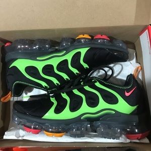 Green and Black Nike Vapormax Plus mens size 10.5, I do not want these anymore!